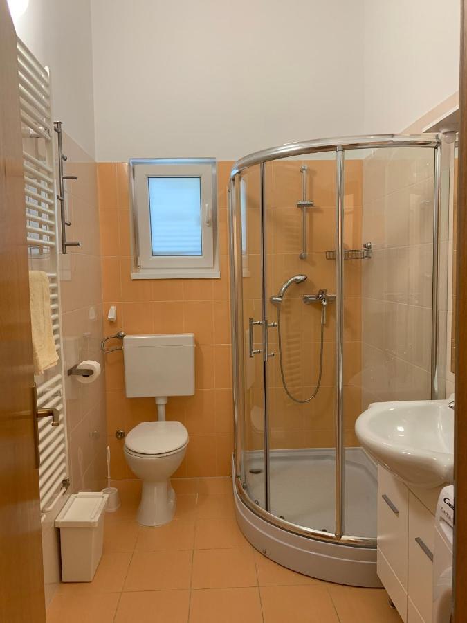 N&N Apartments Jadranovo Buitenkant foto