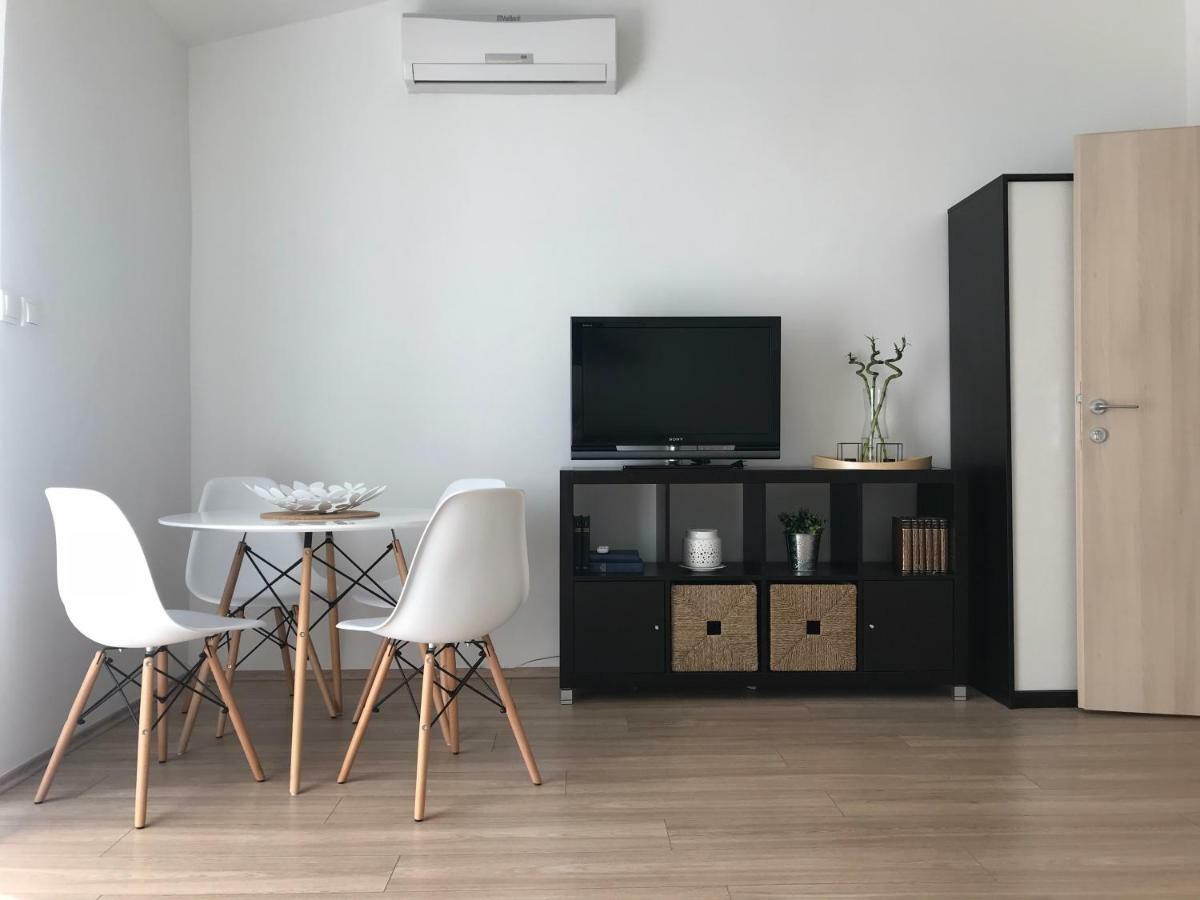 N&N Apartments Jadranovo Buitenkant foto
